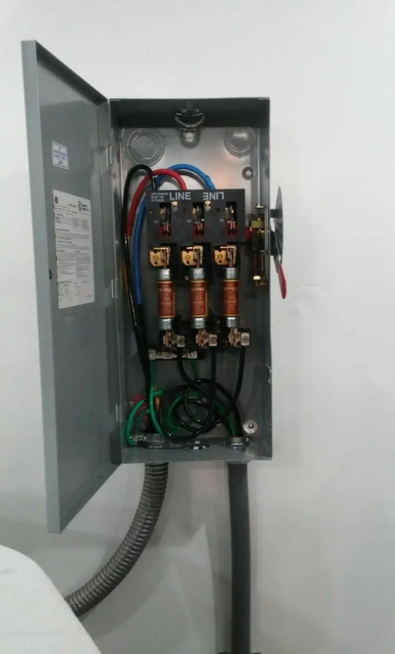 Three-phase disconnect switch installed for Electrical Wiring & Rewiring in Oronogo